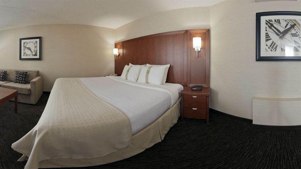 Holiday Inn Oakville Centre By Ihg Екстериор снимка