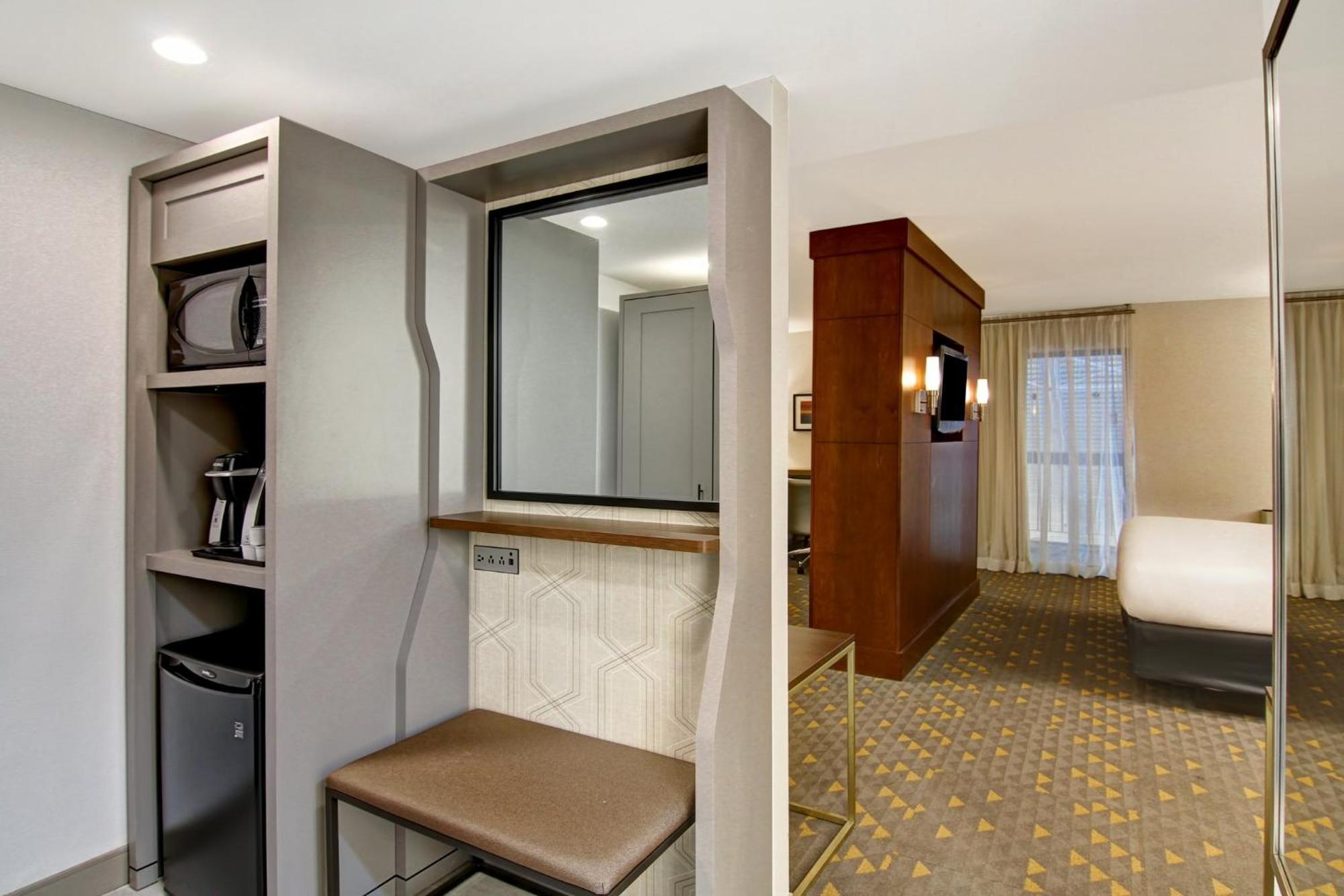 Holiday Inn Oakville Centre By Ihg Екстериор снимка