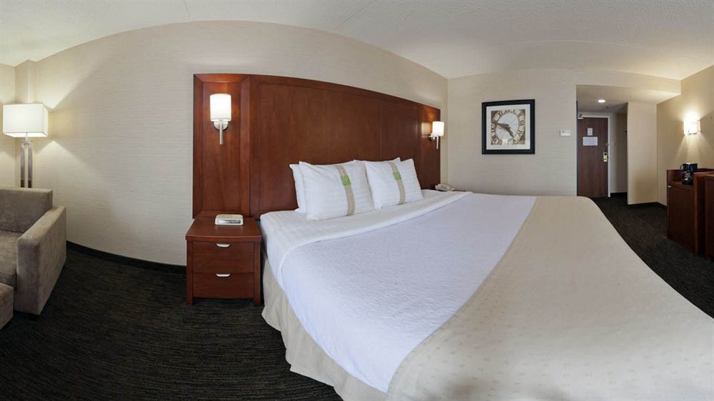 Holiday Inn Oakville Centre By Ihg Екстериор снимка