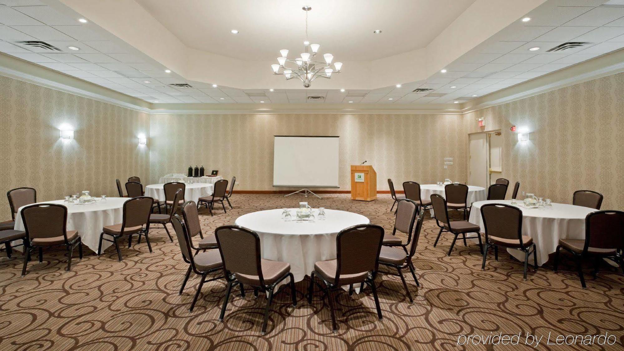 Holiday Inn Oakville Centre By Ihg Съоръжения снимка